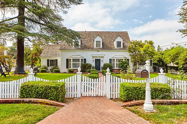 Americana 131 - Studio City