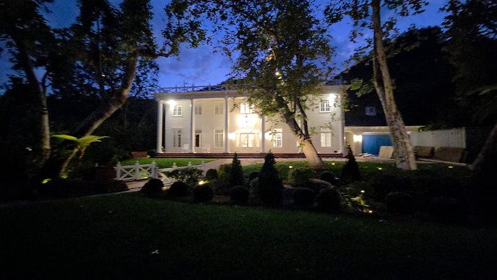 x 1906095998550853090